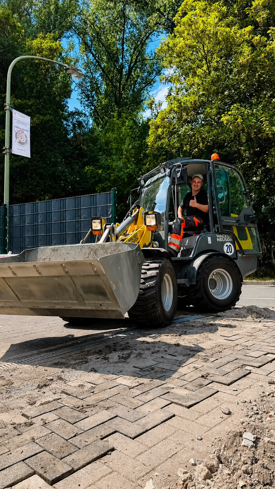IVM Mitarbeiter im Wacker Neuson Radlader